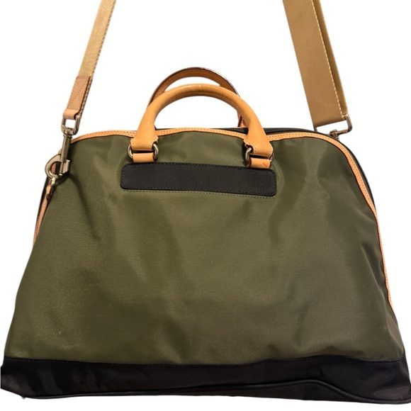 Danzo Retro Diaper Or Travel Bag Pockets W/ Labels Changing Mat
Adjustable Strap - Picture 7 of 15